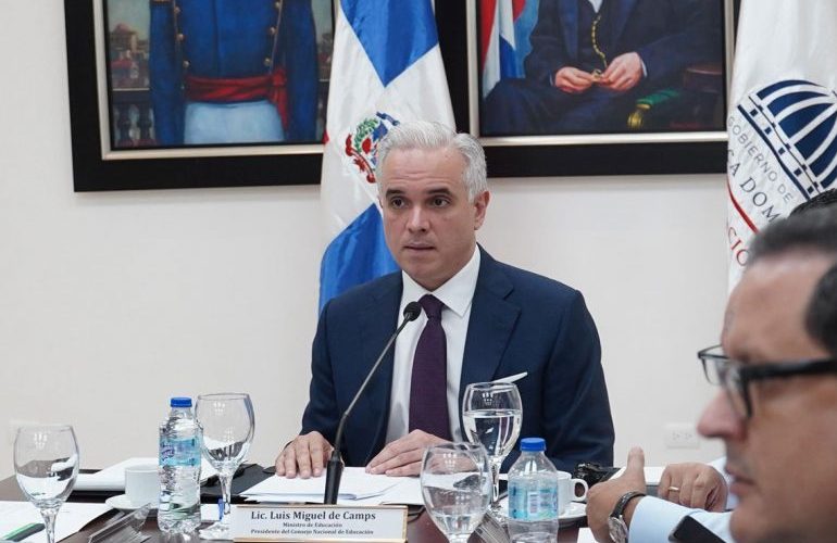 Luis Miguel De Camps presenta hoja de ruta educativa ante el Consejo Nacional de Educación