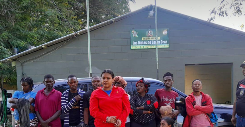 Ejército arresta mujer con 10 haitianos indocumentados ocultos en Dajabón