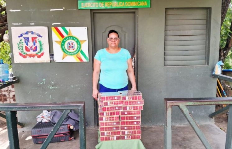 Apresan mujer con 13,800 cigarrillos ilegales en autobús  