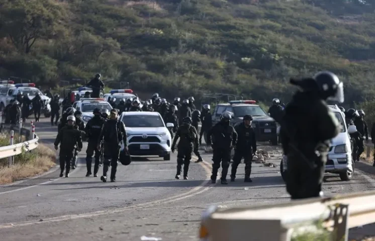 Un policía muere en enfrentamientos con seguidores del expresidente Evo Morales en Bolivia