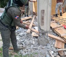 Autoridades desmantelan construcción ilegal en zona protegida de Ocoa