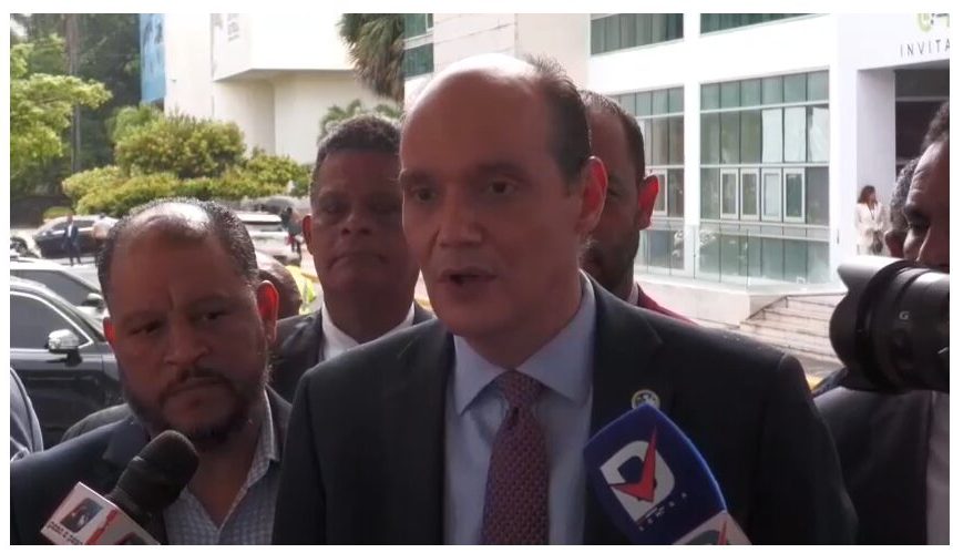 Ramfis Trujillo desafía al CES por su manejo de la crisis en Haití