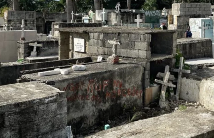Colapsa cementerio de La Gina en Villa Mella por falta de espacio