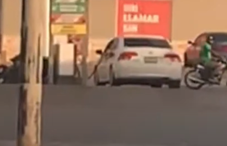 Mueren policía y civil tras enfrentarse por un turno en estación de gasolina en  Villa Mella