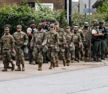 Texas despliega a 7.000 efectivos de la Guardia Nacional y la Policía por las protestas contra las redadas
