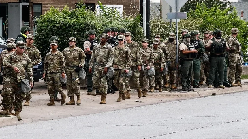 Texas despliega a 7.000 efectivos de la Guardia Nacional y la Policía por las protestas contra las redadas