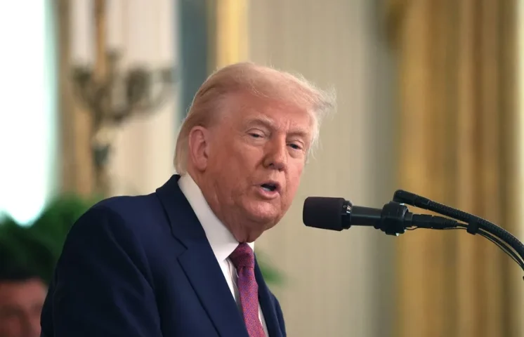 Donald Trump acusa a Voice of America de ser un «portavoz demócrata» y pide su cierre