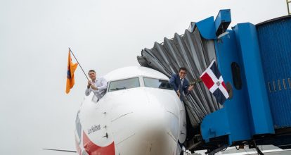 Ministro Collado inaugura vuelo de Arajet a aeropuerto Newark sin escala