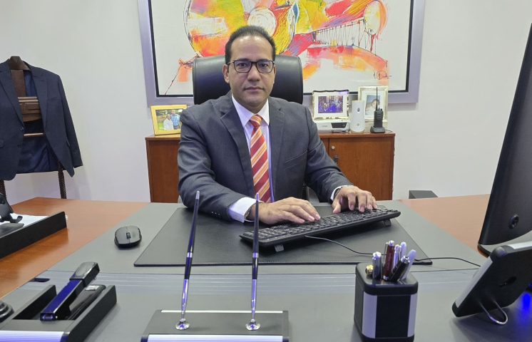 Salvador Holguín rechaza ley mordaza; dice al presidente Luis Abinader y el PRM: 