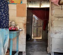 GOLDQUEST reemplaza pisos de tierra en comunidades vulnerables zona Norte San Juan de la Maguana