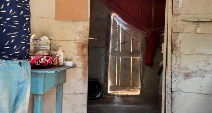 GOLDQUEST reemplaza pisos de tierra en comunidades vulnerables zona Norte San Juan de la Maguana