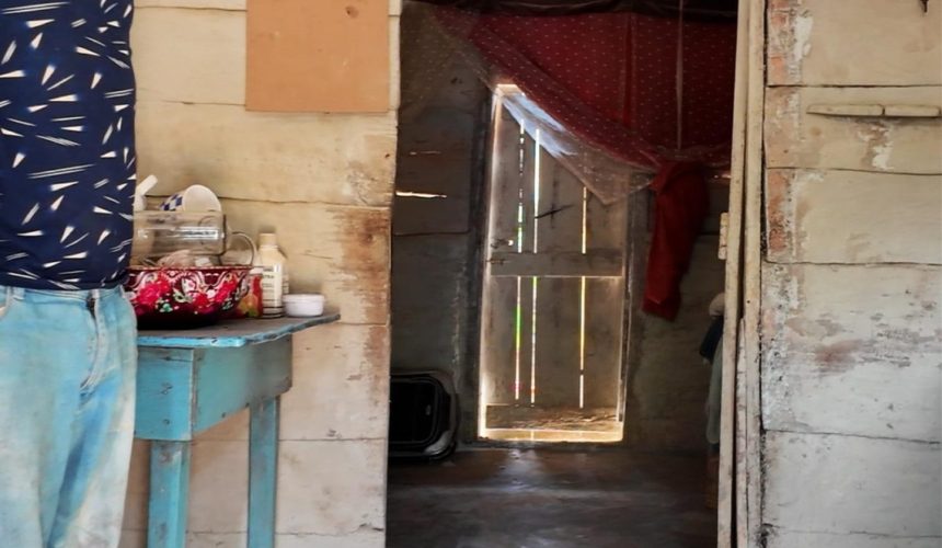 GOLDQUEST reemplaza pisos de tierra en comunidades vulnerables zona Norte San Juan de la Maguana