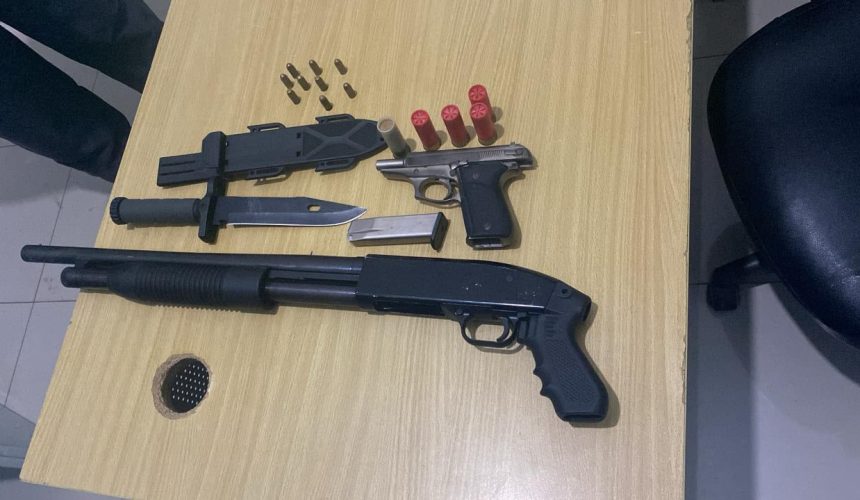 Policía ocupa armas de fuego y detiene varias personas durante operativos en Monte Plata