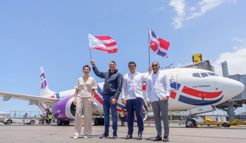 Ministro Collado despide primer vuelo de Arajet con destino a Puerto Rico