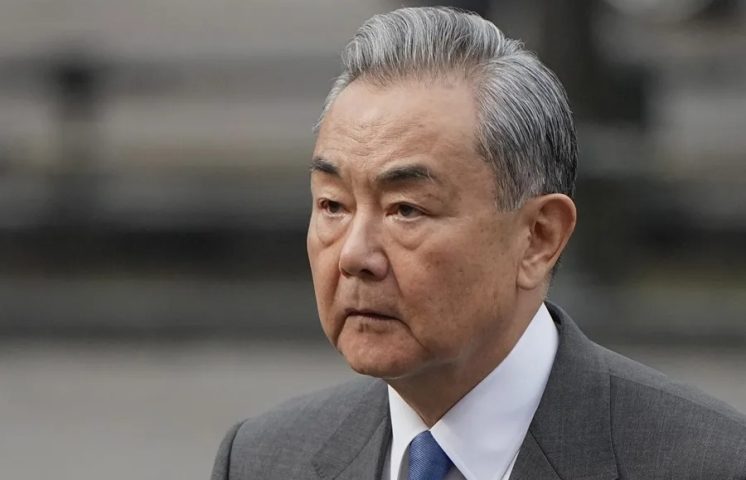 El canciller de China le pide a EE.UU. «seriedad» y que cumpla los acuerdos entre ambas potencias
