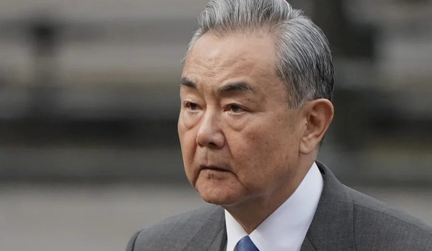 El canciller de China le pide a EE.UU. «seriedad» y que cumpla los acuerdos entre ambas potencias