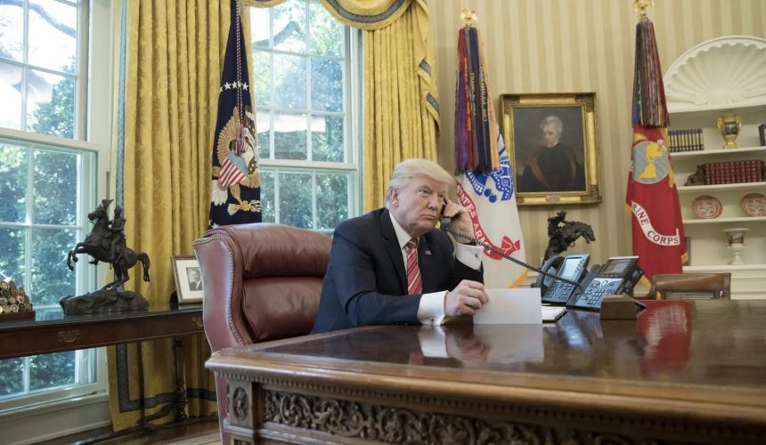 Trump y el presidente chino hablan por teléfono para apaciguar sus fricciones comerciales