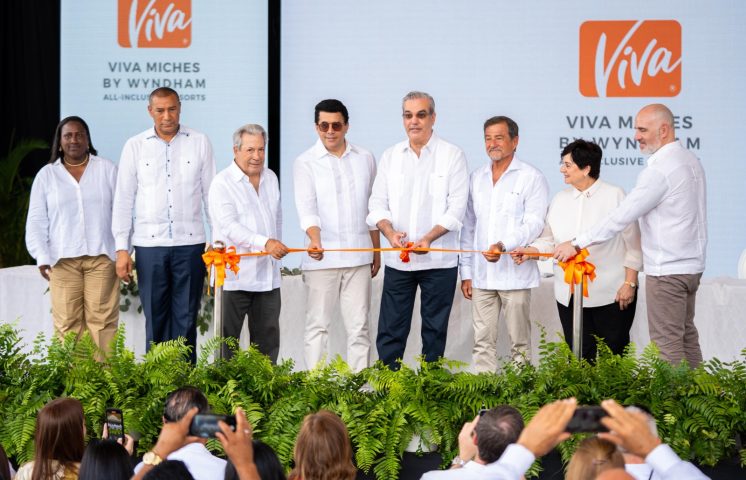 Abinader y Collado inauguran nuevo hotel con 538 habitaciones en Miches