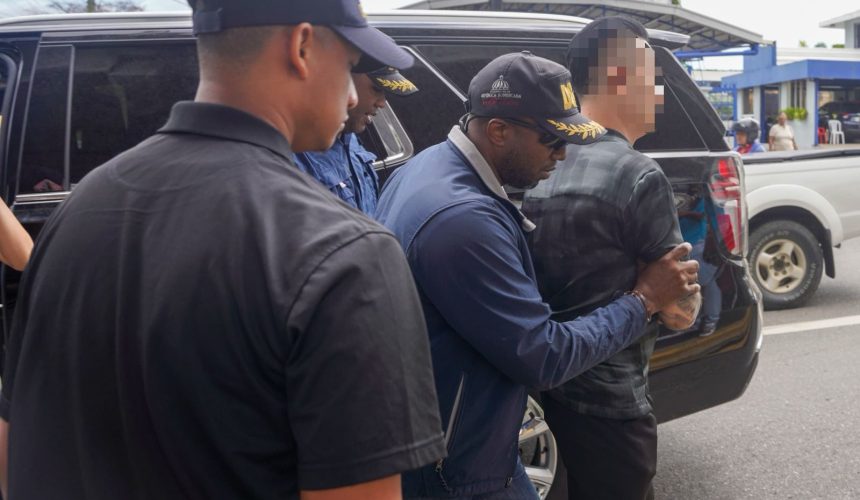 Empresario chino Po Xie es trasladado al palacio de Justicia del DN