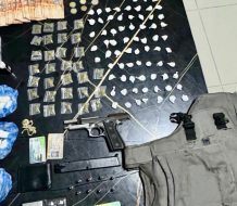 Arrestan cuatro personas y desmantelan presunto punto de drogas en Santiago