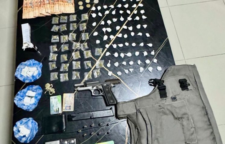 Arrestan cuatro personas y desmantelan presunto punto de drogas en Santiago