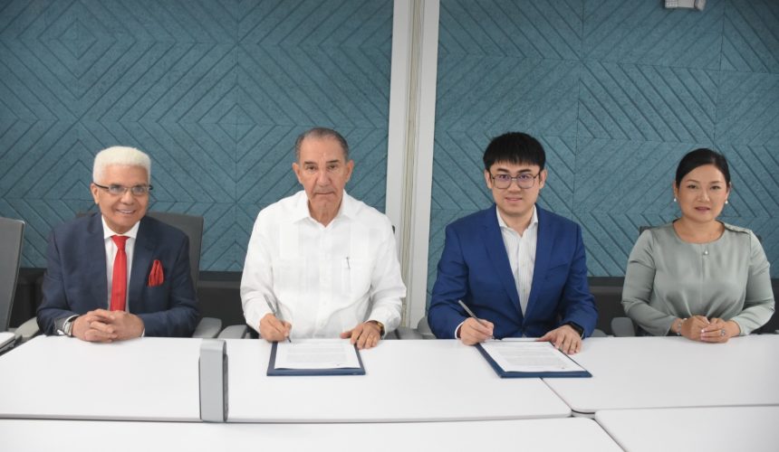 MESCyT y Huawei firman acuerdo para promover el programa de academias en universidades dominicanas