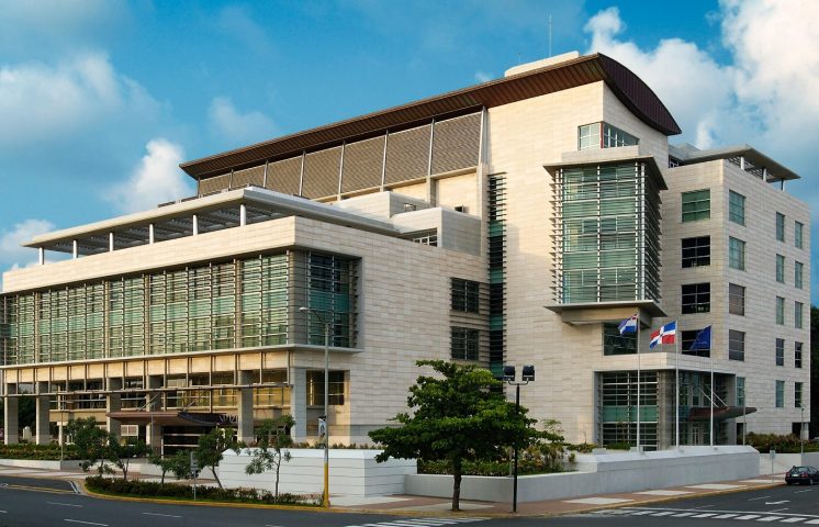 Ministerio Público despliega allanamientos por caso de corrupción en contrato de semáforos