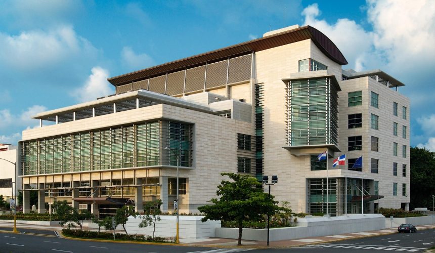 Ministerio Público despliega allanamientos por caso de corrupción en contrato de semáforos