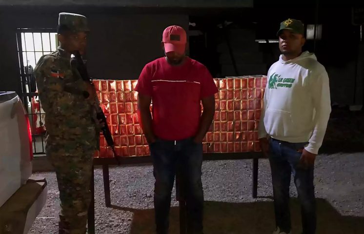 Incautan más de 68 mil cigarrillos de contrabando en una camioneta en Navarrete