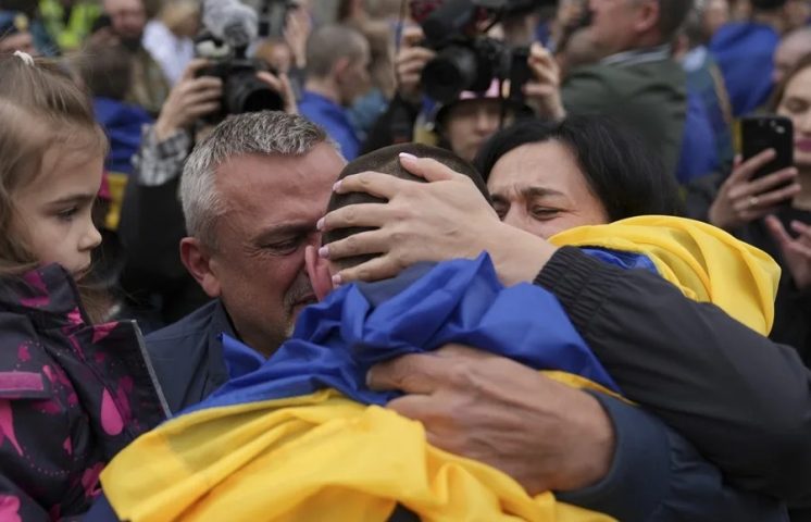 Rusia y Ucrania canjean primer grupo de prisioneros de guerra menores de 25 años