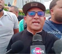 Choferes de rutas en Santiago protestan contra entrada de nuevos autobuses de la OMSA
