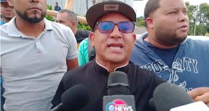 Choferes de rutas en Santiago protestan contra entrada de nuevos autobuses de la OMSA
