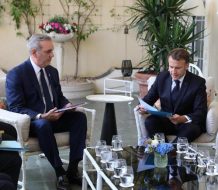 Macron expresa interés en financiar tren y transporte del Gran Santo Domingo