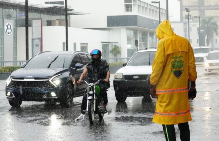 Indomet pronostica aguaceros en varias provincias del país debido a vaguada