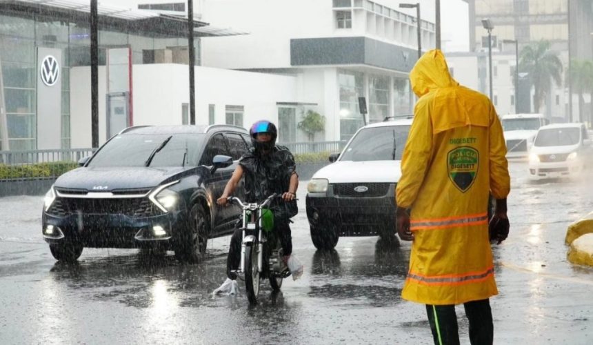 Indomet pronostica aguaceros en varias provincias del país debido a vaguada
