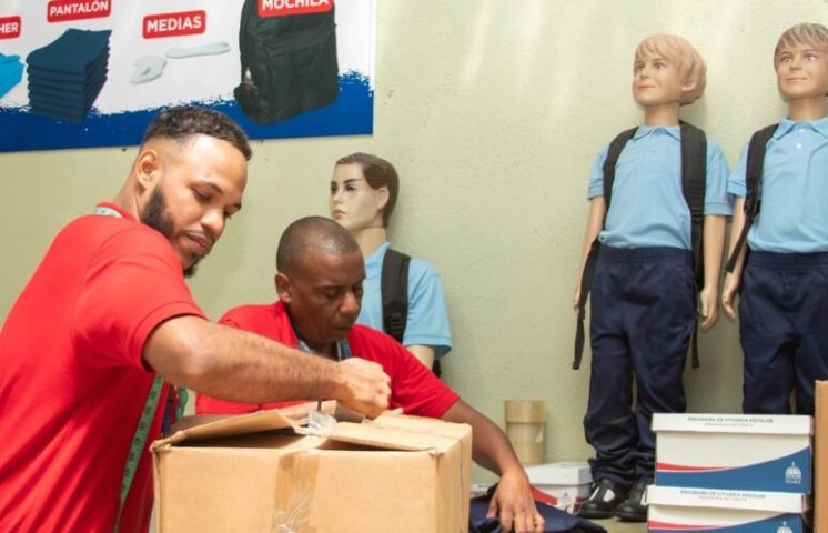 INABIE empieza a recibir miles de artículos para armar kits escolares de cara a nuevo año escolar 2025-26