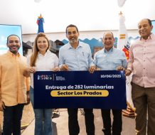 Carolina entrega 282 luminarias led instaladas para mayor seguridad en Los Prados