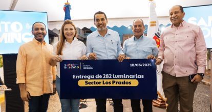 Carolina entrega 282 luminarias led instaladas para mayor seguridad en Los Prados