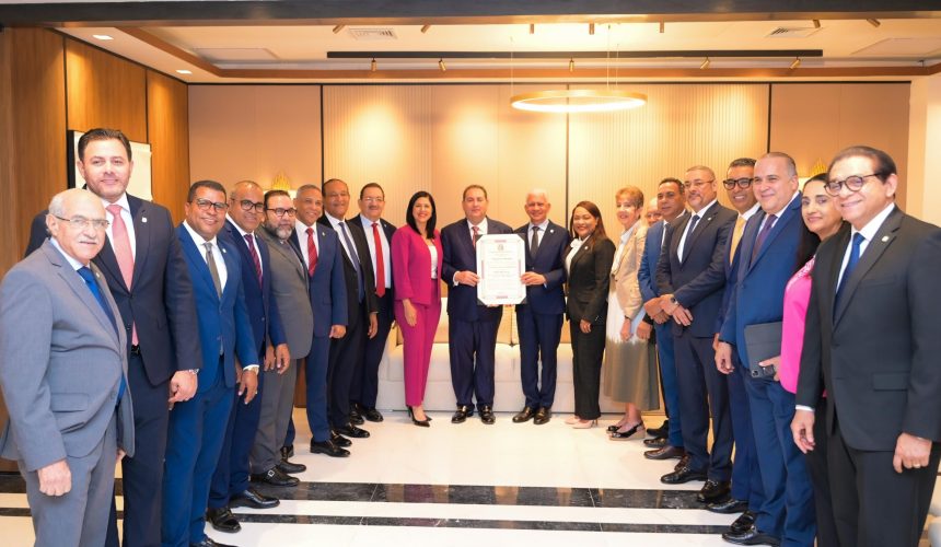 El doctor Mario Lama es designado asesor honorífico en materia de salud del Senado de la República