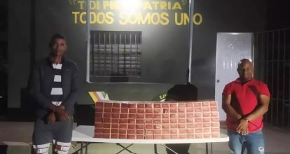 Arrestan a dos hombres por contrabando de cigarrillos en San Juan