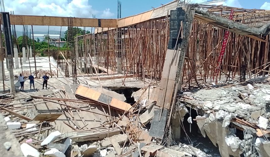 Colapsa techo en construcción de tienda en Santiago; autoridades habían notificado paralizar obra