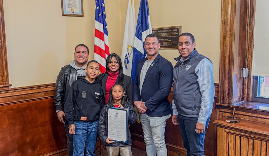 Millizen Uribe recibe doble reconocimiento en Lawrence por su defensa de la diáspora dominicana