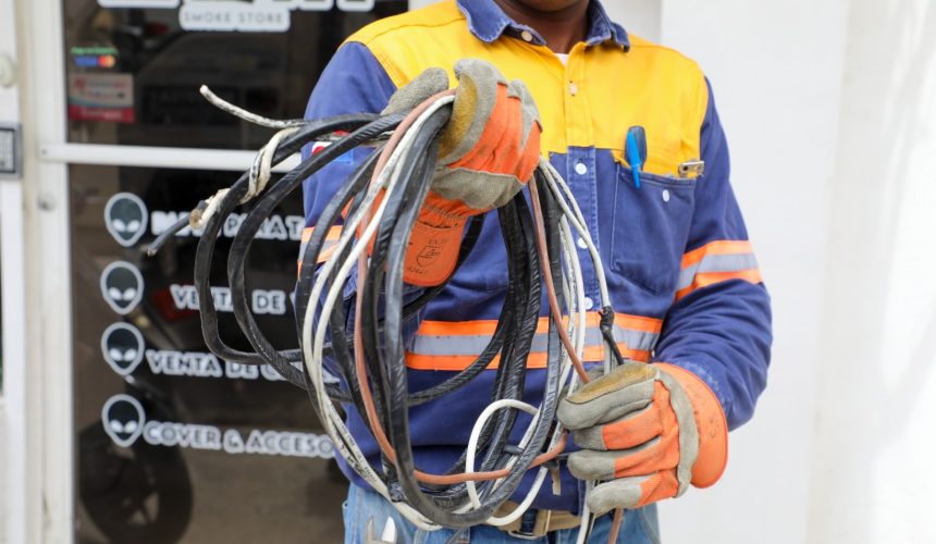 Edeeste normaliza más de 19 mil clientes y desmantela 8,863 fraudes eléctricos en mayo