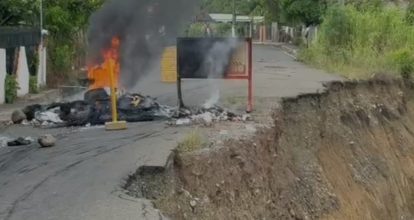 Comunidad El Aguacate paraliza labores por derrumbes; exigen intervención urgente