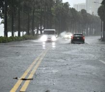Continuarán las lluvias este domingo; alertan por posibles inundaciones urbanas