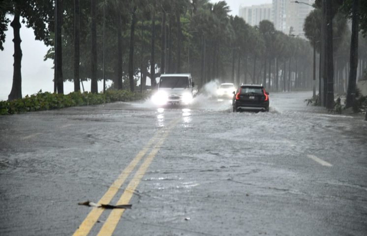 Continuarán las lluvias este domingo; alertan por posibles inundaciones urbanas
