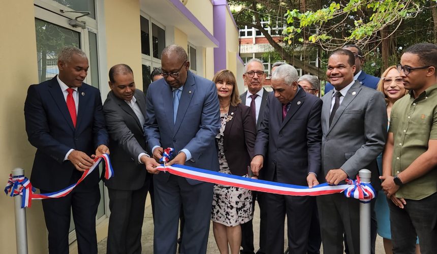 UASD reabre edificio de la Escuela de Idiomas tras una década clausurado