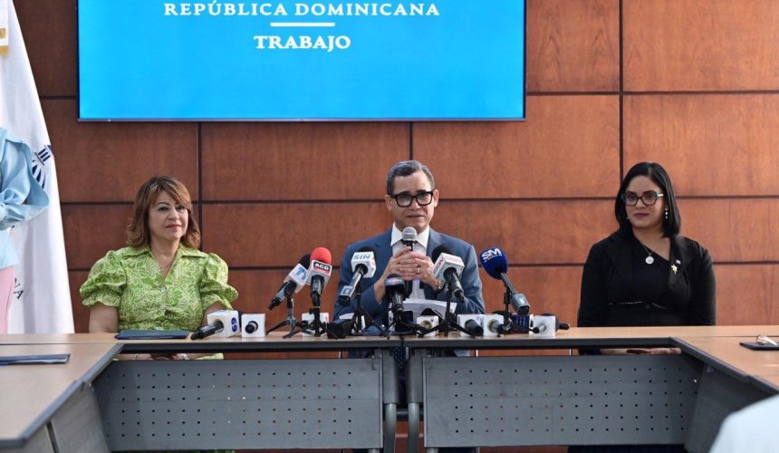 Ministerio de Trabajo y sector privado firman acuerdo para inserción laboral de grupos vulnerables