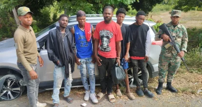 Apresan tres vehículos con haitianos indocumentados tras persecución en Azua