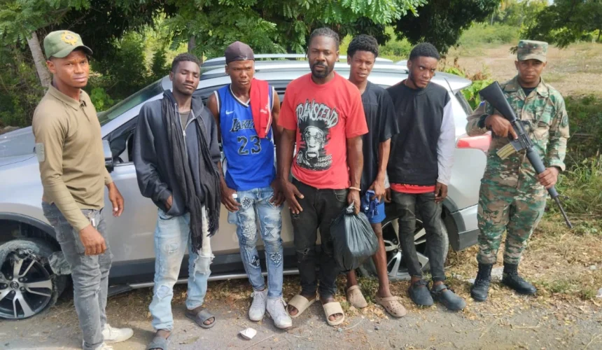 Apresan tres vehículos con haitianos indocumentados tras persecución en Azua